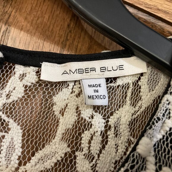 Lined Lace Sleeveless Top, Black and Cream, Women's size M - Picture 2 of 5